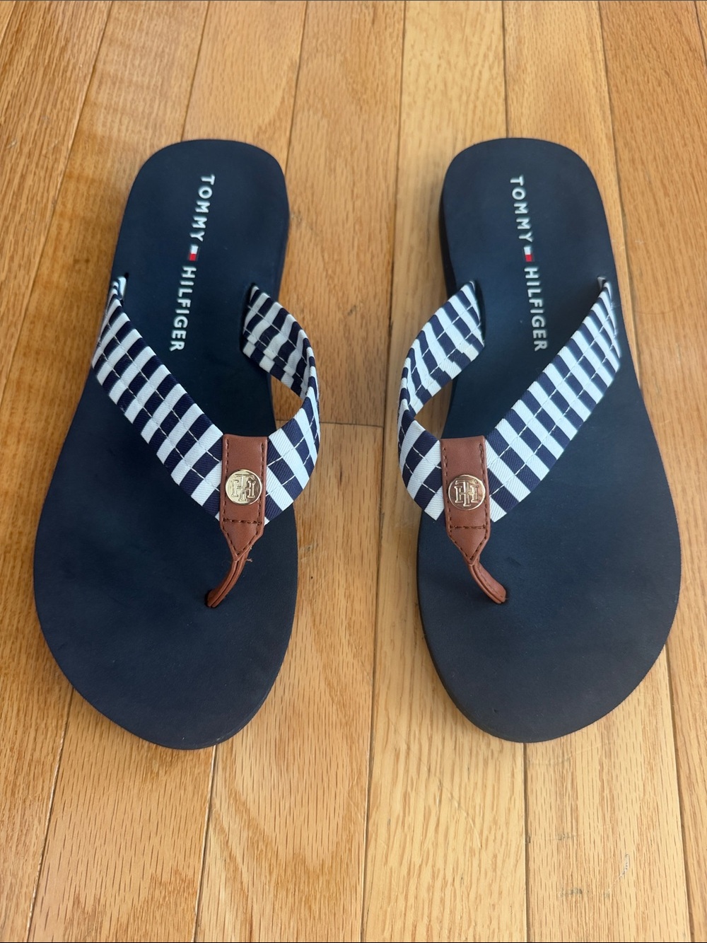 Tommy Hilfiger Women’s Size 9 Navy White Striped Flip Flop Sandals